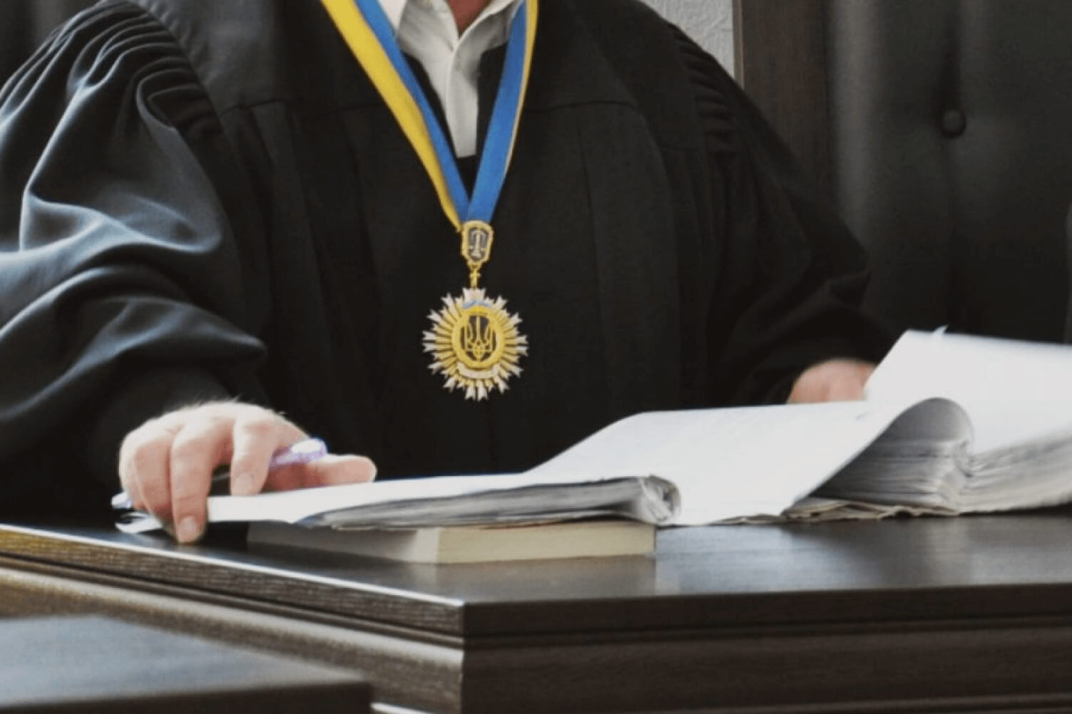 Визнання протиправними дій та зобов`язання вчинити певні дії